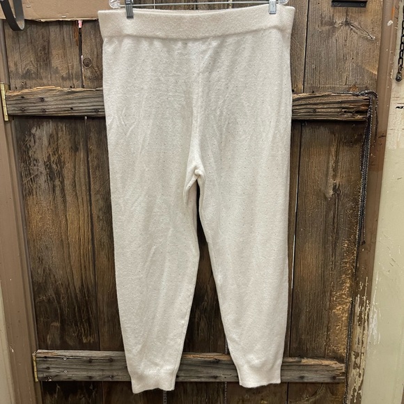 Victoria’s Secret pants with sparkles - Picture 1 of 7